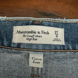 Abercrombie & Fitch denim shorts. Style: curve love.